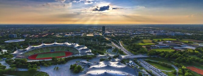 Stadt Urlaub München - Der Olympiapark in München war der Veranstaltungsort der XX. Olympischen Spiele 1972 und befindet sich im Münchner Stadtbezirk 11 Milbertshofen-Am Hart auf dem Areal Oberwiesenfeld.